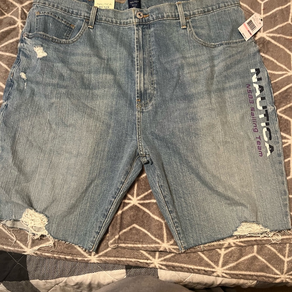 NWT mens Nautica denim short ,distressed